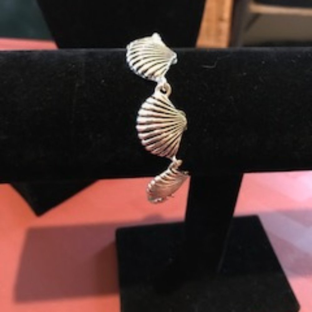 Silvertone Shell Bracelet - image 1